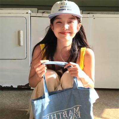 女儿城 封面